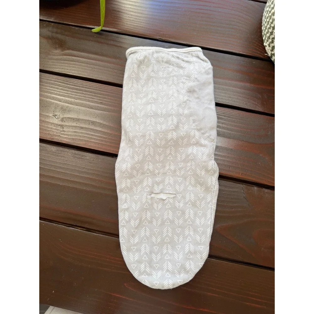 SwaddleMe Original Swaddle Gray White Arrow Print Cotton Infant Wrap SM/MED